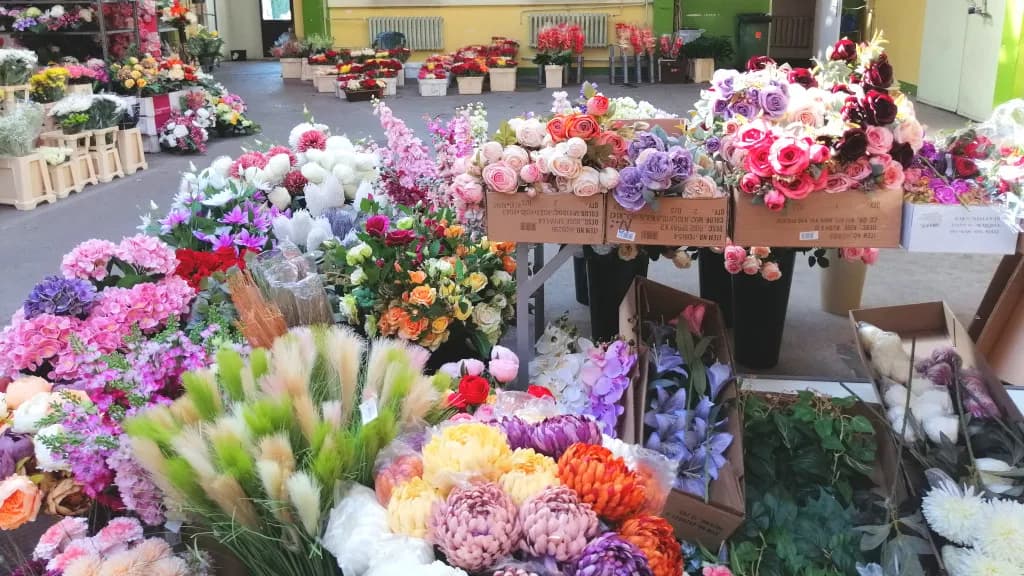 Giełda kwiatowa Tarnów: w jakie dni działa i co warto wiedzieć przed wizytą
